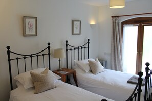 Individually decorated, free WiFi, bed sheets - Holly Lodge  (Nottingham)