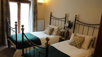 Decoración personalizada, wifi gratis y ropa de cama