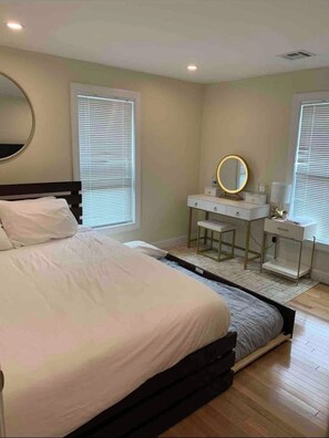 3 chambres, fer et planche à repasser, Wi-Fi gratuit, draps fournis