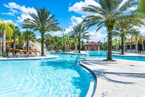 A heated pool - Your Well-Deserved Resort Pool Home Getaway, Quality and Value, Mins to ºoº (Davenport)