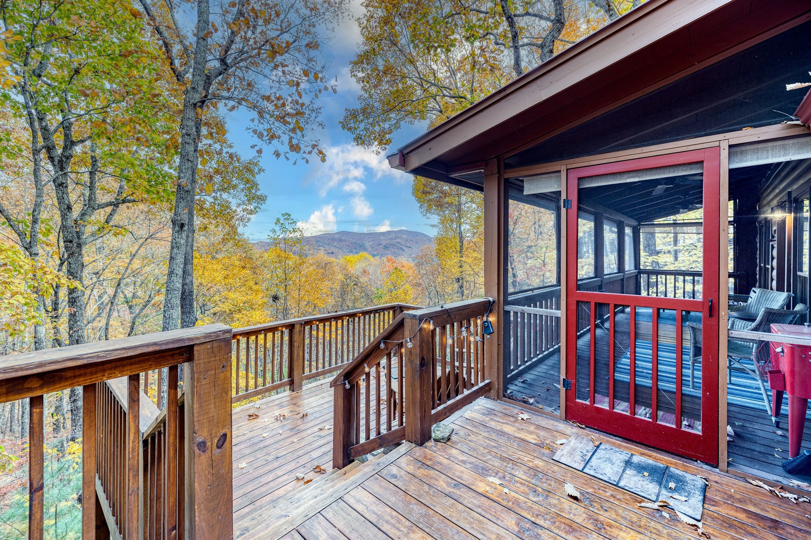Spectacular View|Mins to BR|Pet Friendly|Hot tub