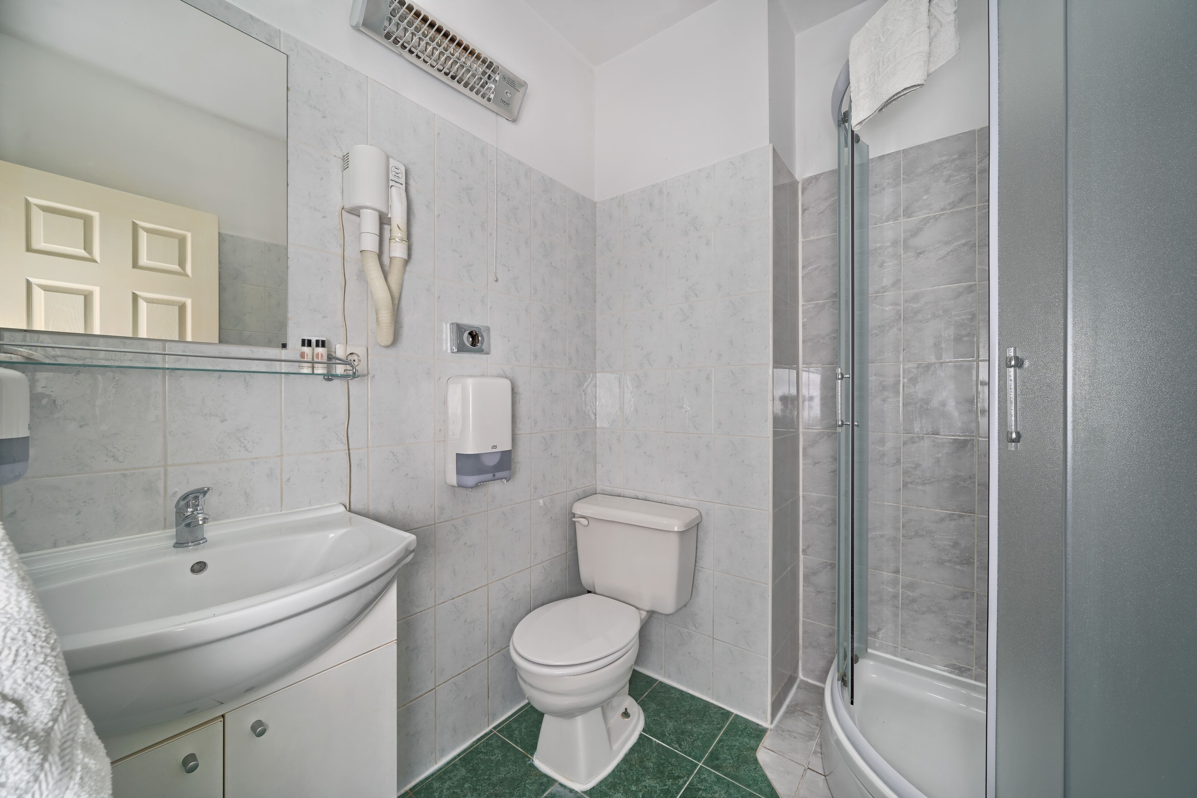 shower, free toiletries, hair dryer, towels