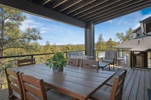 Outdoor dining - Carriage House (Show Low)
