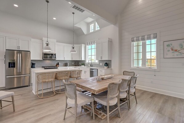 Refrigerador, microondas, parrilla de estufa y lavavajillas 