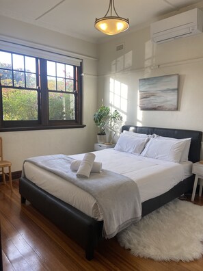 3 bedrooms, desk, iron/ironing board, travel crib