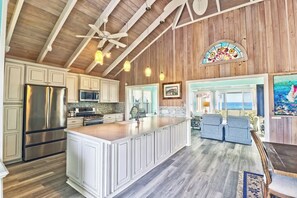 Fridge, microwave, oven, stovetop - Endless Summer - Perfect Getaway near Tahiti Beach (Hope Town)