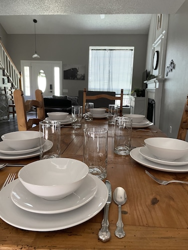 Sunrose Cottage - Fresh & Clean - King Suite + free Wifi - Pet Friendly