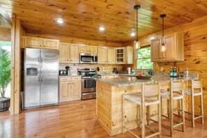 オーブン、食器洗い機、コーヒー / ティーメーカー、調理器具と食器