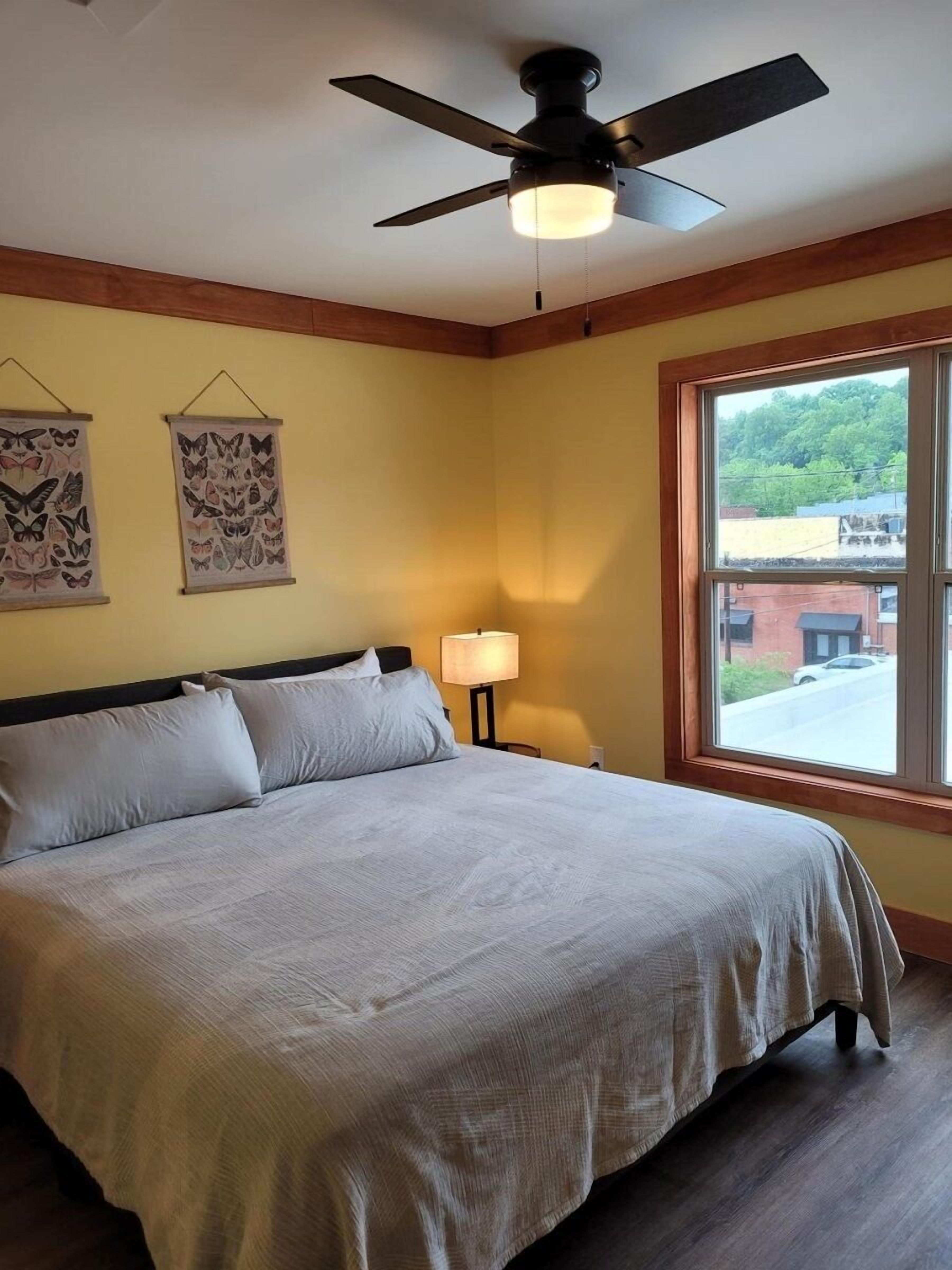 1 bedroom, iron/ironing board, Internet, bed sheets