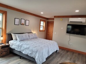 1 bedroom, iron/ironing board, Internet, bed sheets - Sky Loft 3- Walk to Polar Express! (Bryson City)