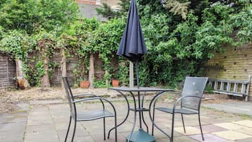 Basic House, Multiple Beds | Outdoor dining