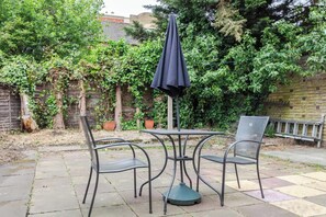 Maison de base, Plusieurs lits | Restauration en plein air