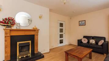Basic House, Multiple Beds | Living area