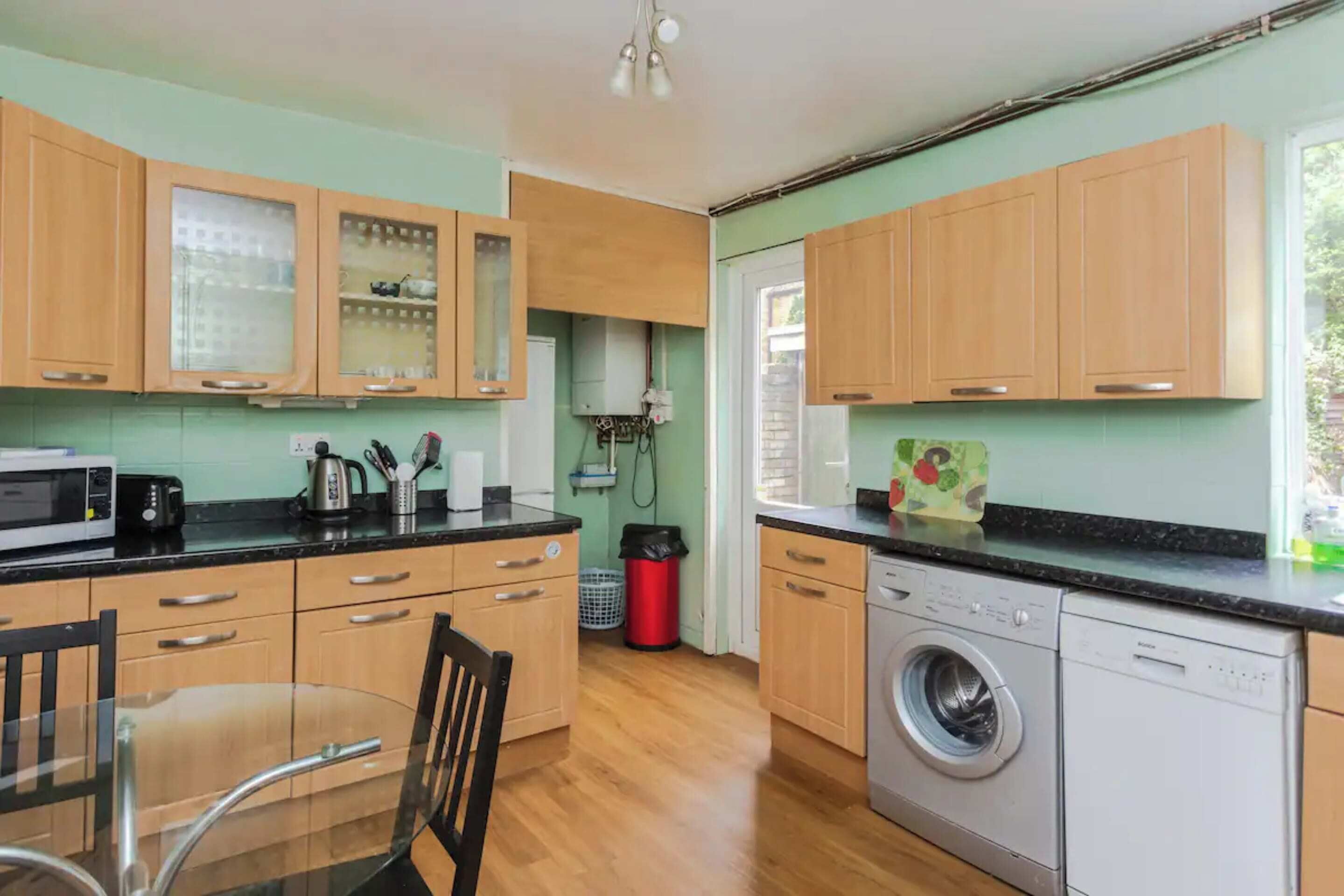 Basic House, Multiple Beds | Private kitchen | Fridge, microwave, oven, stovetop