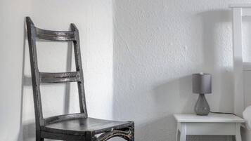Basic Apartment, 1 Queen Bed | 1 bedroom, iron/ironing board, WiFi, bed sheets