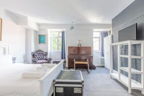 Basic Apartment, 1 Queen Bed - Trendy 1 Bedroom Apartment in Kings Cross (London)