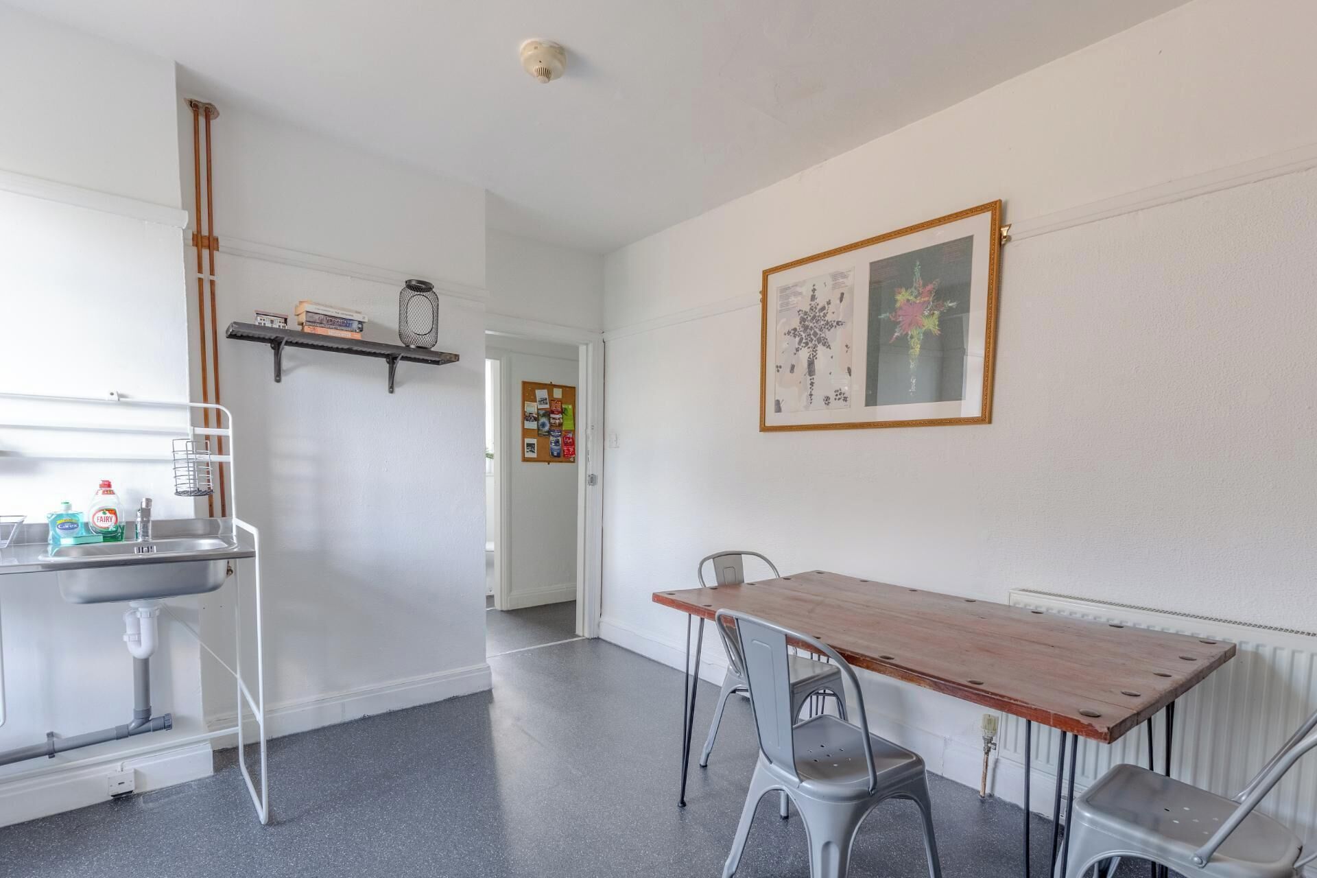 Basic Apartment, 1 Queen Bed | Private kitchen | Fridge, microwave, oven, stovetop