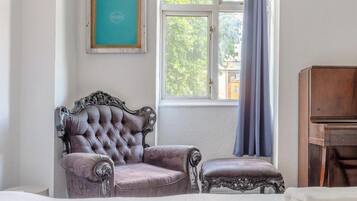 Basic Apartment, 1 Queen Bed | 1 bedroom, iron/ironing board, WiFi, bed sheets