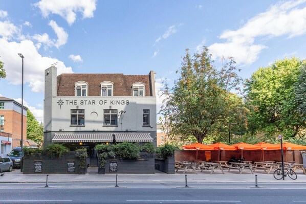 Exterior - Trendy 1 Bedroom Apartment in Kings Cross (London)