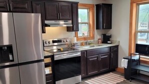 Coffee/tea maker, microwave, oven, stovetop - Sky Loft 4- Walk to Polar Express! (Bryson City)