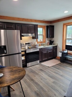 Microwave, oven, stovetop, dishwasher - Sky Loft 4- Walk to Polar Express! (Bryson City)