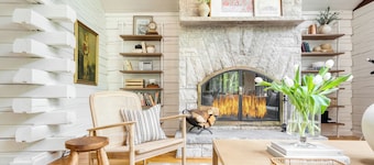 Half Moon by AvantStay | 4BR Cabin w/ Large Deck & Yard