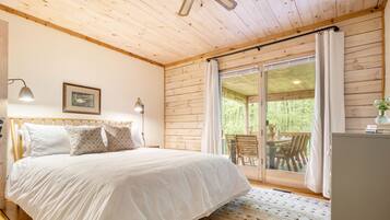 4 bedrooms, iron/ironing board, travel cot, free WiFi