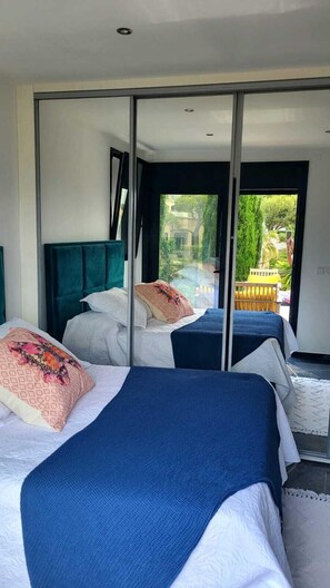 2 chambres, fer et planche à repasser, Wi-Fi gratuit, draps fournis