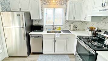 雪櫃、微波爐、焗爐、爐具