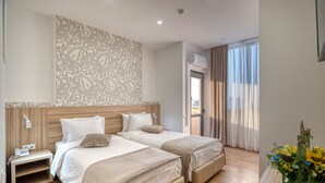 ห้องสแตนดาร์ดดับเบิลหรือทวิน, วิวภูเขา | เครื่องนอนระดับพรีเมียม, ผ้านวมขนเป็ด, ตู้นิรภัยในห้องพัก, โต๊ะทำงาน