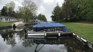 A narrow waterway with a docked boat and a covered area. - Upnorth with a dockslip (St. Helen)