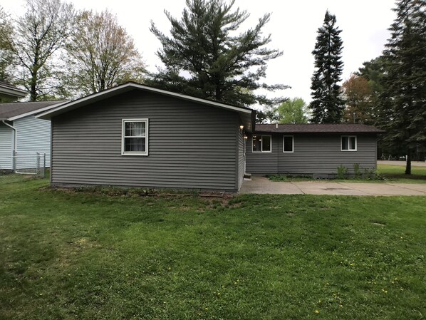 A small, single-story cabin with a front porch and a small attached garage. - Upnorth with a dockslip (St. Helen)