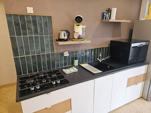 Fridge, oven, stovetop, dishwasher - Gite in a mas with private pool 5 min from pont du gard (Vers-Pont-du-Gard)