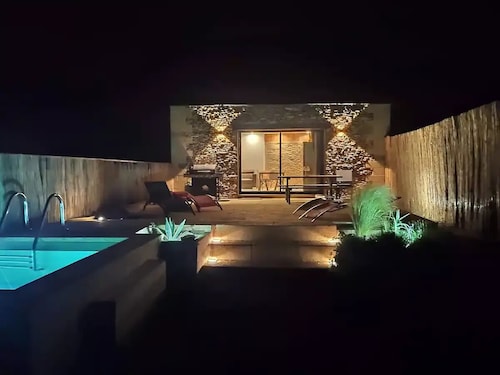 Gite dans un mas avec piscine privative à 5 min du pont du gard
