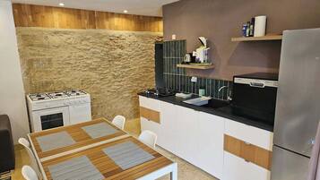 Fridge, oven, stovetop, dishwasher