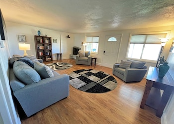 Carnation Drive Home 7 Bedroom Home by RedAwning