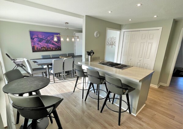 Casa, vários quartos | Opções para refeição