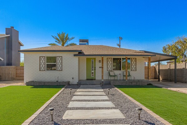House, 2 Bedrooms | Exterior - 14th Coronado Historic District Phoenix 2 Bedroom Home by RedAwning (Phoenix)