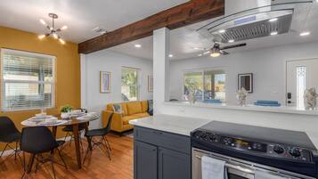 Rumah, 2 kamar tidur | Dapur pribadi | Lemari es, oven, mesin pembuat kopi/teh, dan pemanggang roti