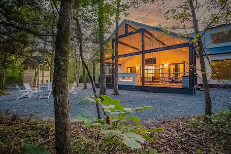 Property grounds. 'The Barndo'~Hot Tub~Fire Pit~Arcades~Playhouse~Bunks~Boat/ATV Parking/EV charge