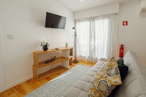 TV - COURTYARD OPORTO DESIGN APARTMENT N (Oporto)