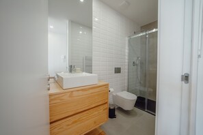 淋浴設備、風筒、提供毛巾、番梘