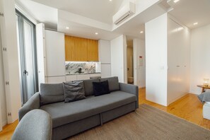 TV - COURTYARD OPORTO DESIGN APARTMENT F (Oporto)