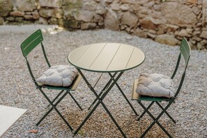 Outdoor dining - COURTYARD OPORTO DESIGN APARTMENT K WITH TERRACE (Oporto)