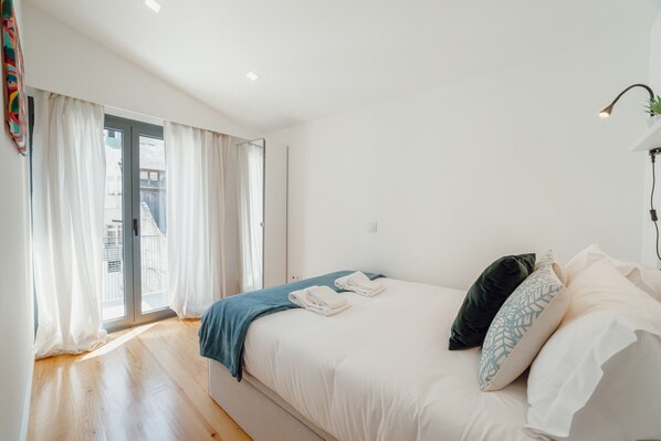 1 habitación, tabla de planchar con plancha, wifi gratis y ropa de cama 