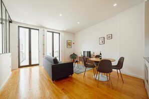 Interior - COURTYARD OPORTO DESIGN APARTMENT C WITH TERRACE (Oporto)