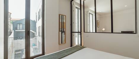 مكواة/لوح كي وواي فاي مجانًا وملاءات أسرّة