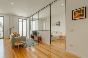 2 bedrooms, iron/ironing board, free WiFi, bed sheets - COURTYARD OPORTO DESIGN APARTMENT E (Oporto)