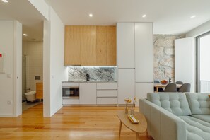 TV - COURTYARD OPORTO DESIGN APARTMENT E (Oporto)