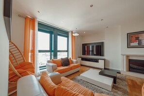 TV - DOWNTOWN GRAND TOWER VIEW by VACATIONY (Oporto)